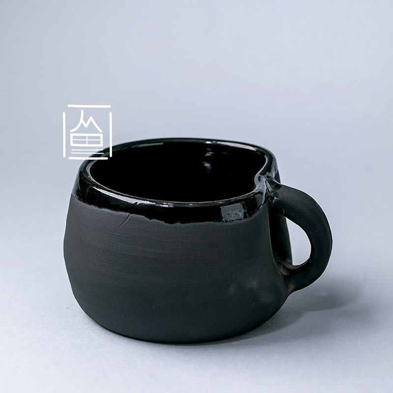 Ceramic cup textured black glaze 2