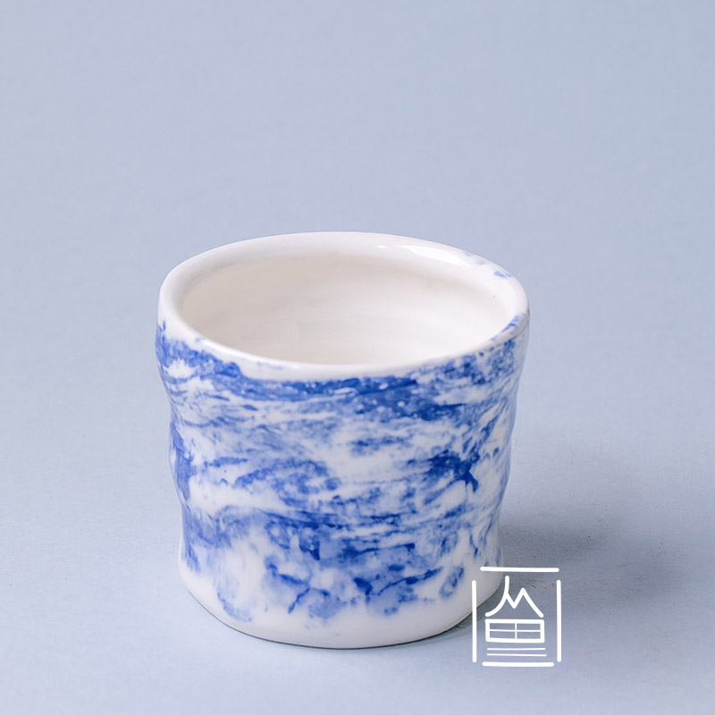 Porcelain cup without handle