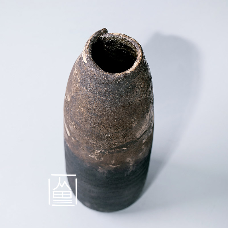 Ceramic vase black glaze 1